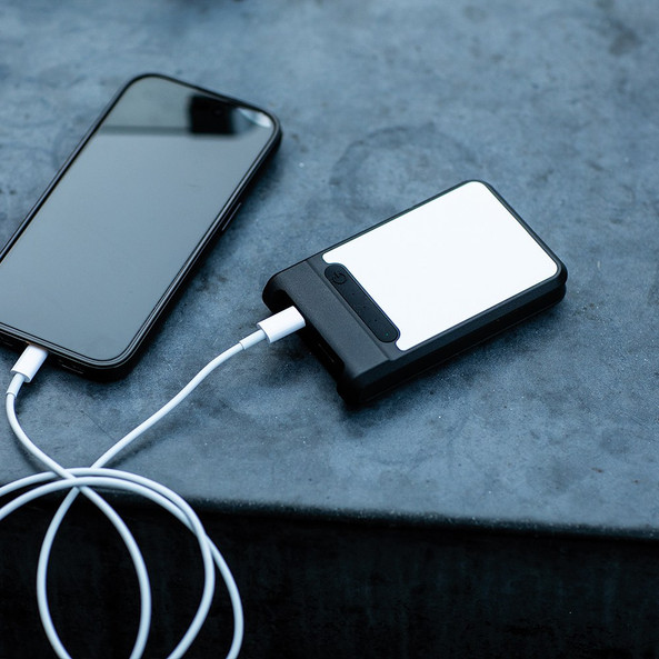 Rupt APW002 - Ampx Powerbank rABS 6 000 mAh. 18W. Charges phone 2-3 times