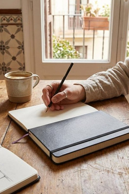 Moleskine 107167 - Classic L hard cover notebook - plain