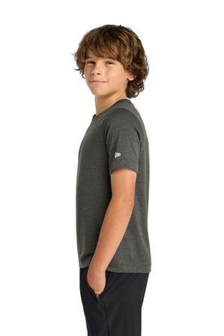 New Era YNEA200 - Camiseta de rendimiento para jóvenes. YNEA200